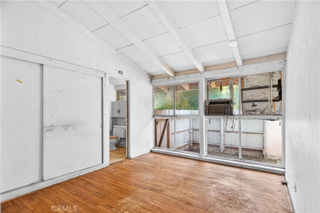 20253 Hamlin Street, Winnetka, CA 91306