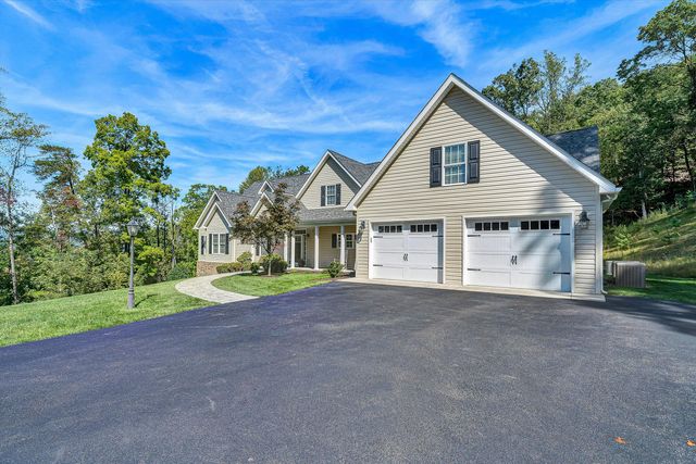 6540 Hidden Falls DR, Salem, VA 24153