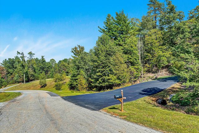 6540 Hidden Falls DR, Salem, VA 24153