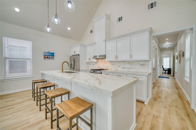 1102 62nd Street, Galveston, TX 77551