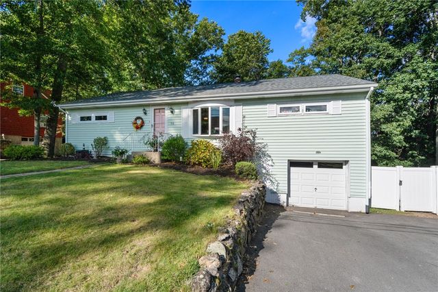 30 Lockwood Road, Cumberland, RI 02864