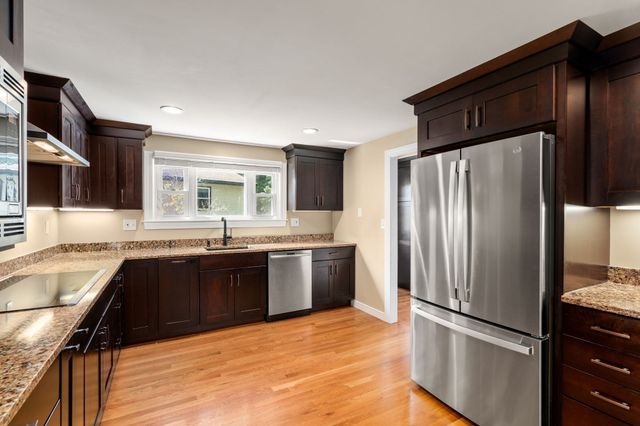 15 Claridge Dr, Worcester, MA 01602