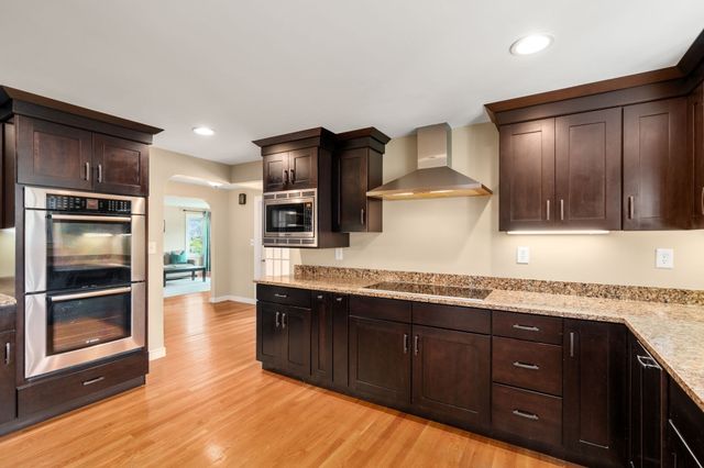 15 Claridge Dr, Worcester, MA 01602
