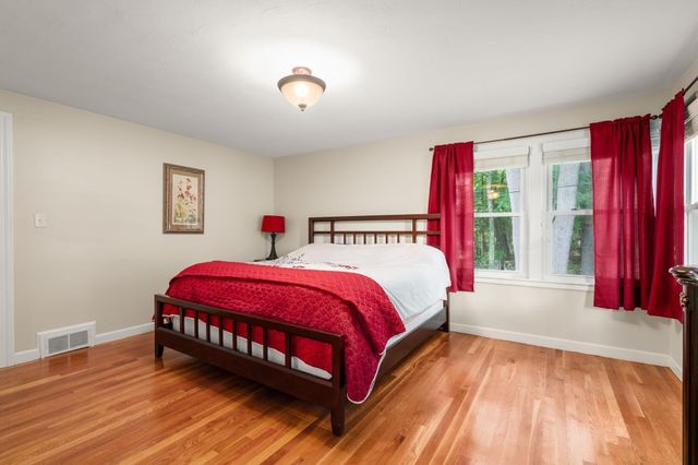 15 Claridge Dr, Worcester, MA 01602