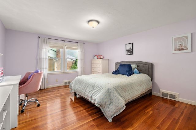 15 Claridge Dr, Worcester, MA 01602