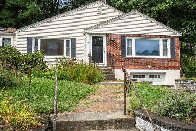 15 Claridge Dr, Worcester, MA 01602