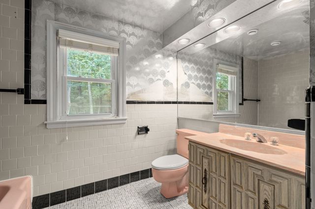 15 Claridge Dr, Worcester, MA 01602