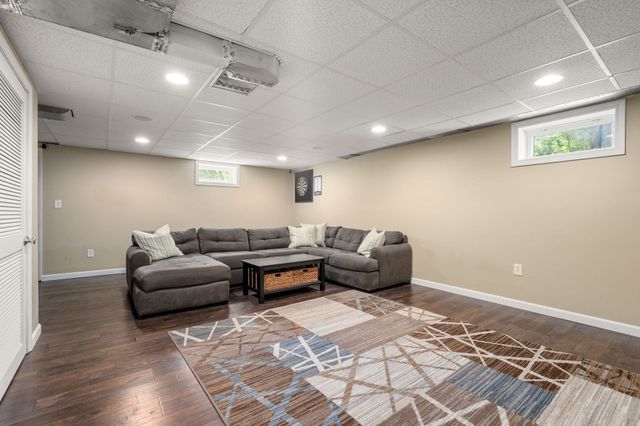 15 Claridge Dr, Worcester, MA 01602