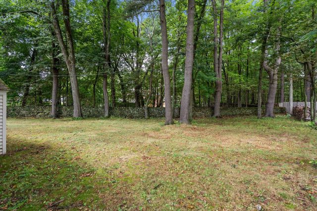15 Claridge Dr, Worcester, MA 01602