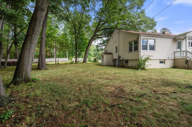 15 Claridge Dr, Worcester, MA 01602