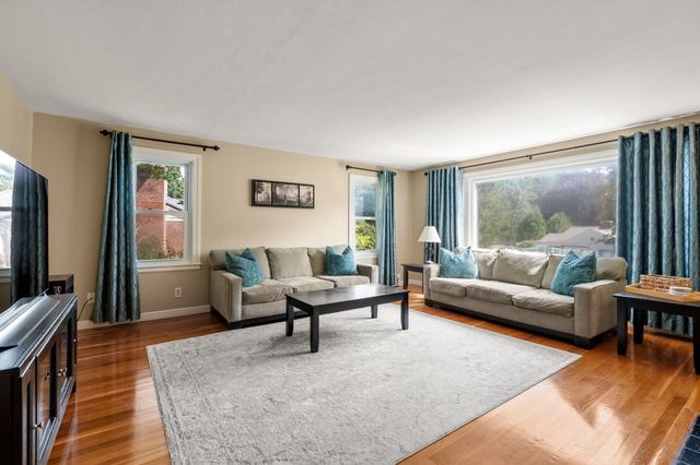 15 Claridge Dr, Worcester, MA 01602