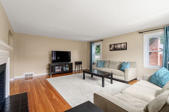 15 Claridge Dr, Worcester, MA 01602