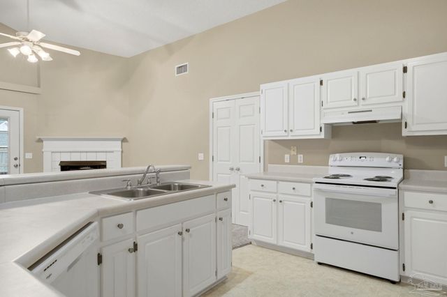 2528 Eclipse Ln, Pensacola, FL 32514