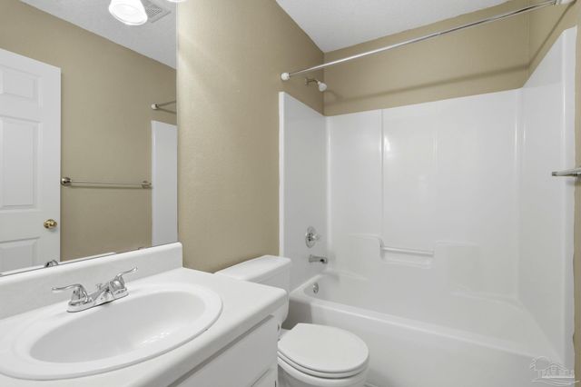2528 Eclipse Ln, Pensacola, FL 32514