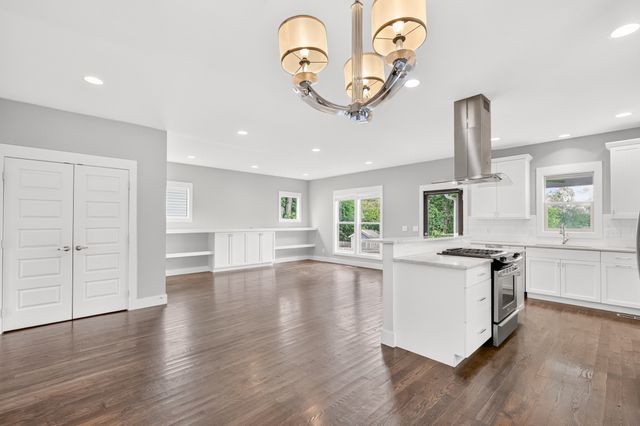 2409B Chapman Dr, Nashville, TN 37206
