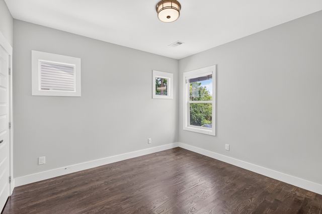 2409B Chapman Dr, Nashville, TN 37206