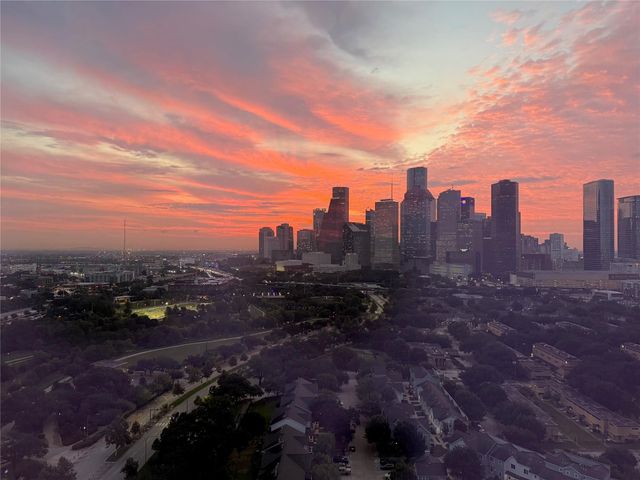 1711 Allen Parkway 1905, Houston, TX 77019