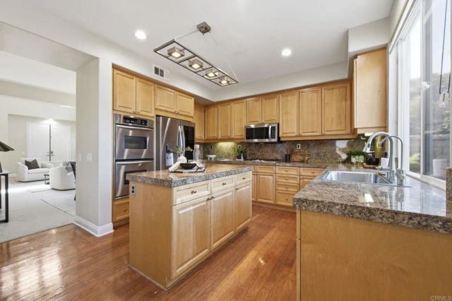 11086 Cedarcrest Way, San Diego, CA 92121