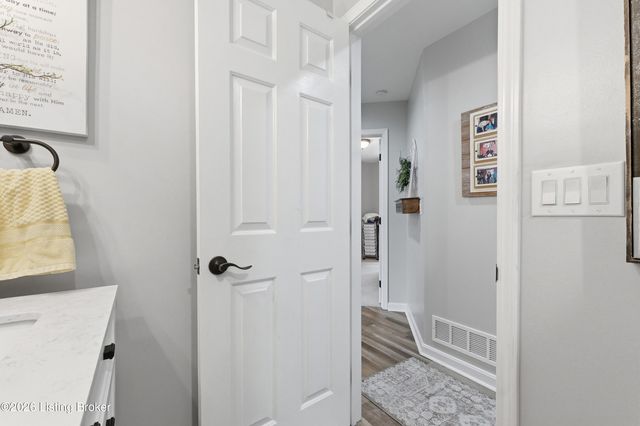 11706 Fountain Hall Ct, Jeffersontown, KY 40299