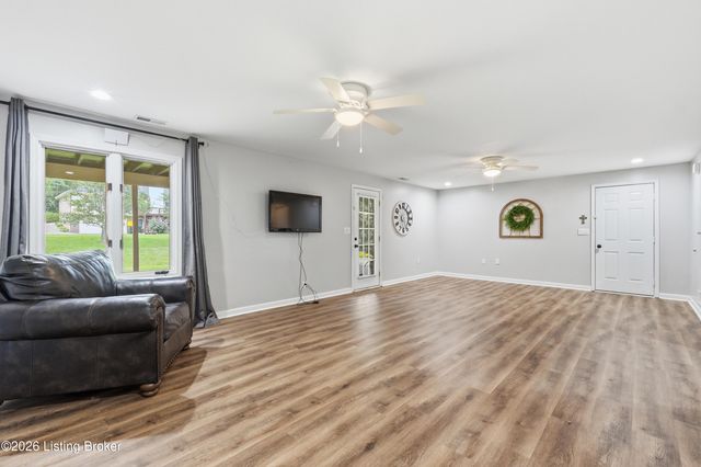 11706 Fountain Hall Ct, Jeffersontown, KY 40299