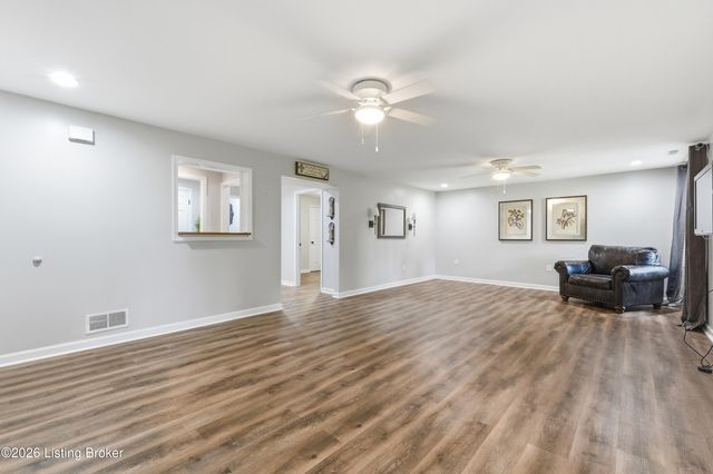 11706 Fountain Hall Ct, Jeffersontown, KY 40299