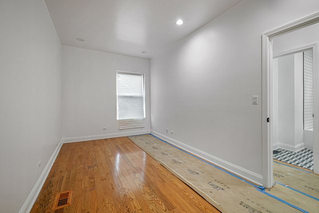 6845 S Saint Lawrence Avenue, Chicago, IL 60637