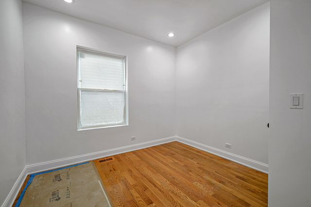 6845 S Saint Lawrence Avenue, Chicago, IL 60637