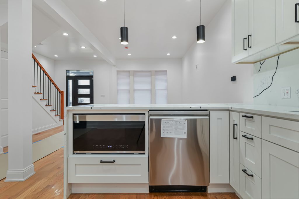 6845 S Saint Lawrence Avenue, Chicago, IL 60637 — photo 5