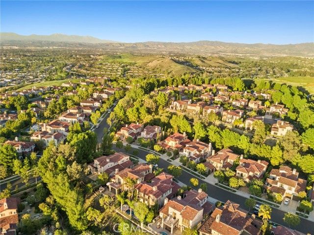 33 Tall Hedge, Irvine, CA 92603