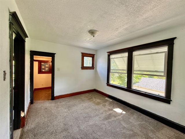1431 E Vine Street, Des Moines, IA 50316