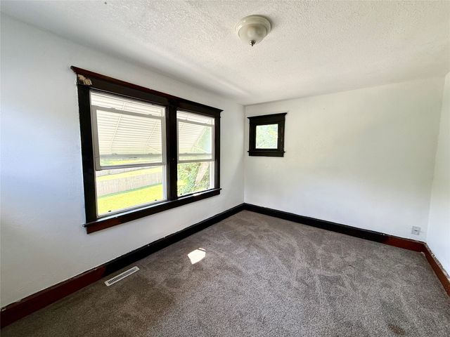1431 E Vine Street, Des Moines, IA 50316