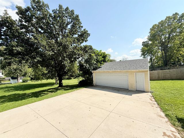 1431 E Vine Street, Des Moines, IA 50316