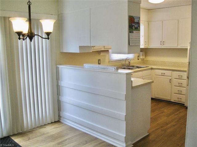 108 Charlestowne Circle, Winston-salem, NC 27103