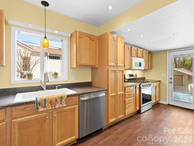 1614 Ridgewood Boulevard, Hendersonville, NC 28791