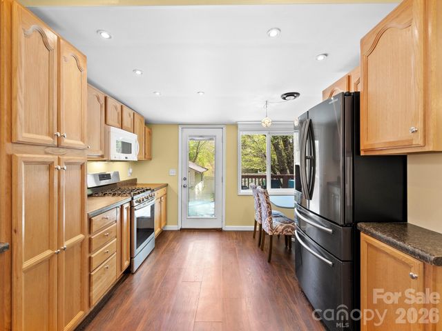 1614 Ridgewood Boulevard, Hendersonville, NC 28791