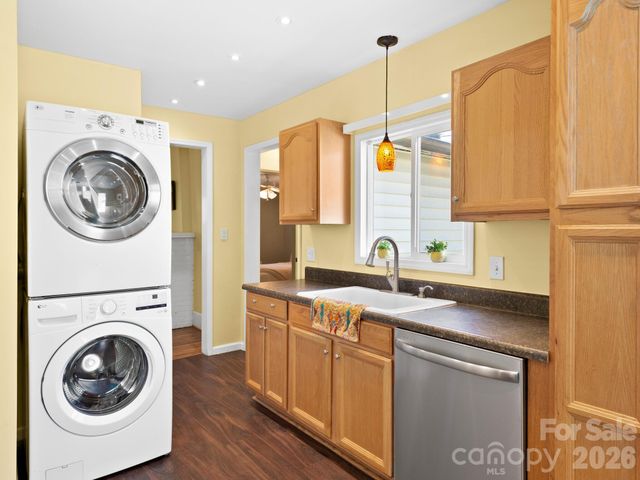 1614 Ridgewood Boulevard, Hendersonville, NC 28791