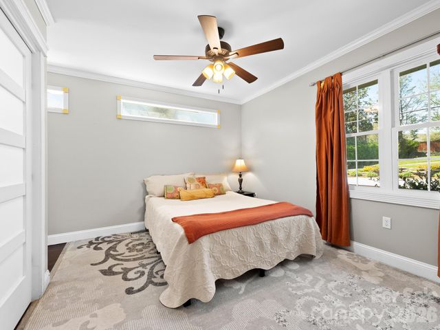 1614 Ridgewood Boulevard, Hendersonville, NC 28791