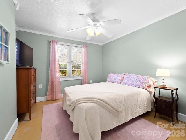 1614 Ridgewood Boulevard, Hendersonville, NC 28791