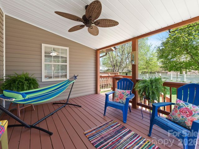 1614 Ridgewood Boulevard, Hendersonville, NC 28791