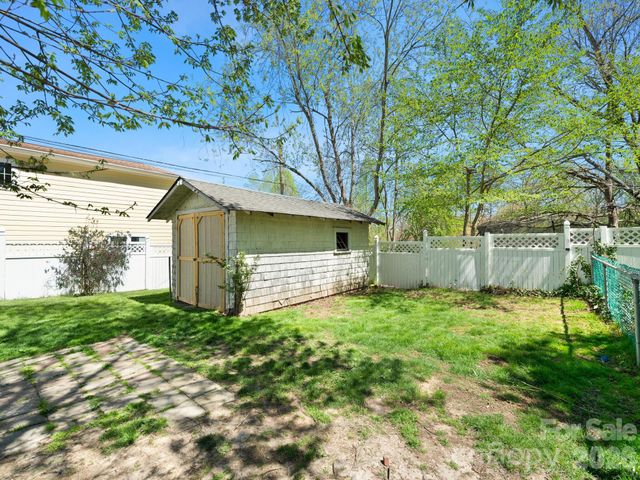1614 Ridgewood Boulevard, Hendersonville, NC 28791