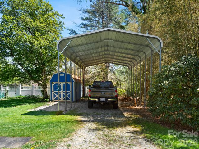 1614 Ridgewood Boulevard, Hendersonville, NC 28791