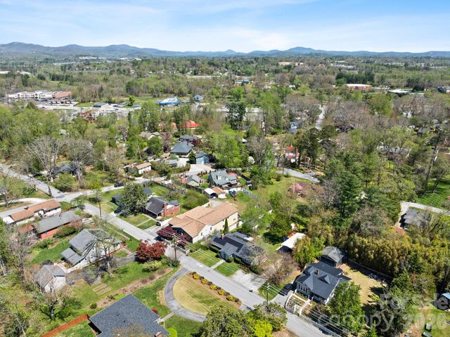 1614 Ridgewood Boulevard, Hendersonville, NC 28791