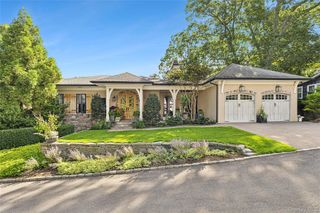 19 Ridge Lane, Miller Place, NY 11764