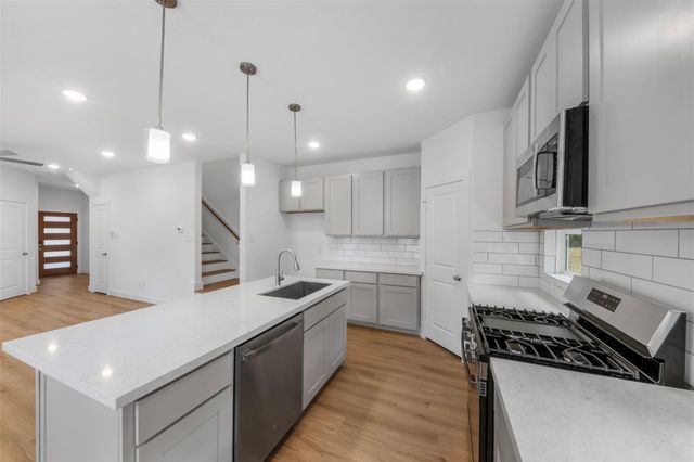 1220 E 33rd Street, Houston, TX 77022