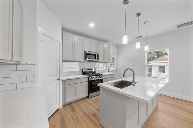 1220 E 33rd Street, Houston, TX 77022