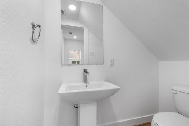 1220 E 33rd Street, Houston, TX 77022