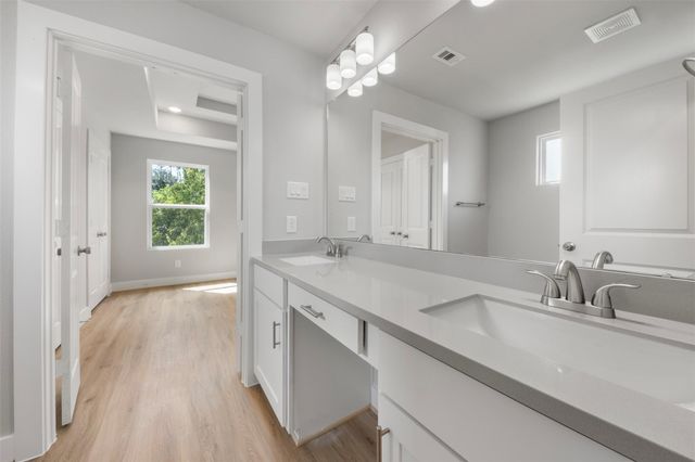 1220 E 33rd Street, Houston, TX 77022