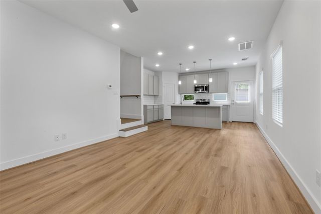 1220 E 33rd Street, Houston, TX 77022