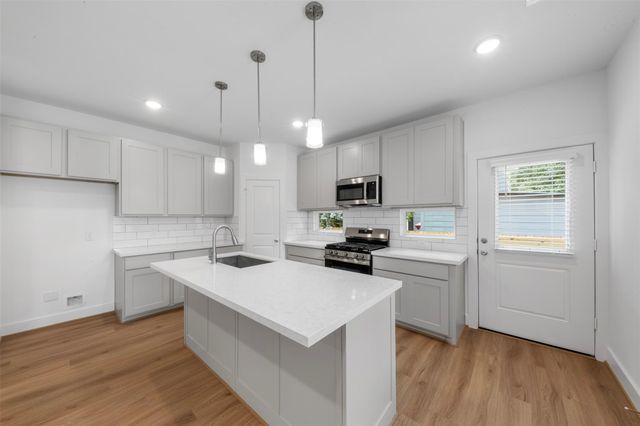 1220 E 33rd Street, Houston, TX 77022