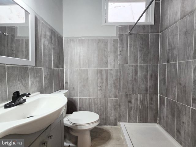 1616 ISHERWOOD ST NE, Washington, DC 20002